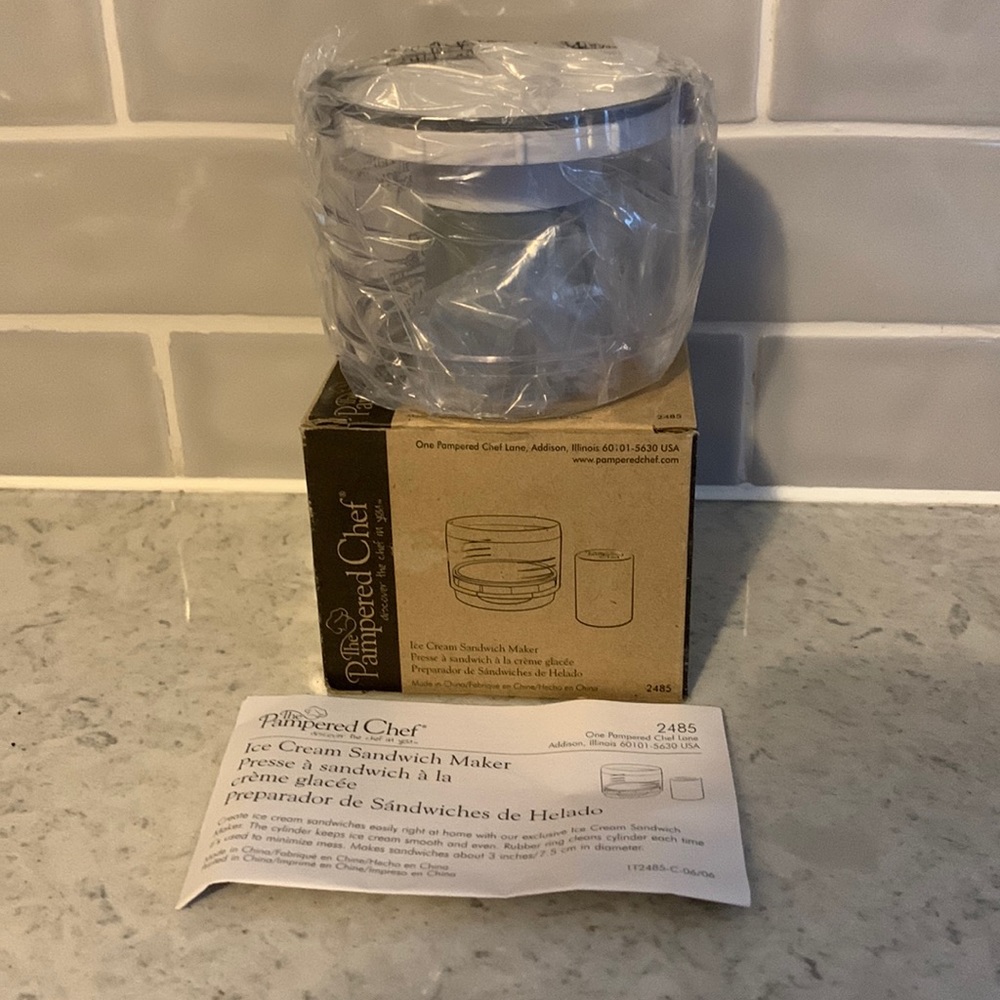 NEW Pampered Chef Ice Cream Sandwich Maker 2485
